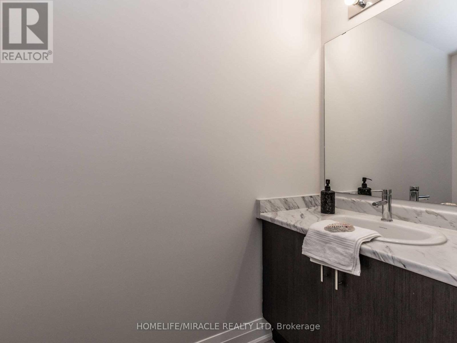 17 Blackstone Street, Toronto (Brookhaven-Amesbury), Ontario  M6L 0A5 - Photo 14 - W11949643