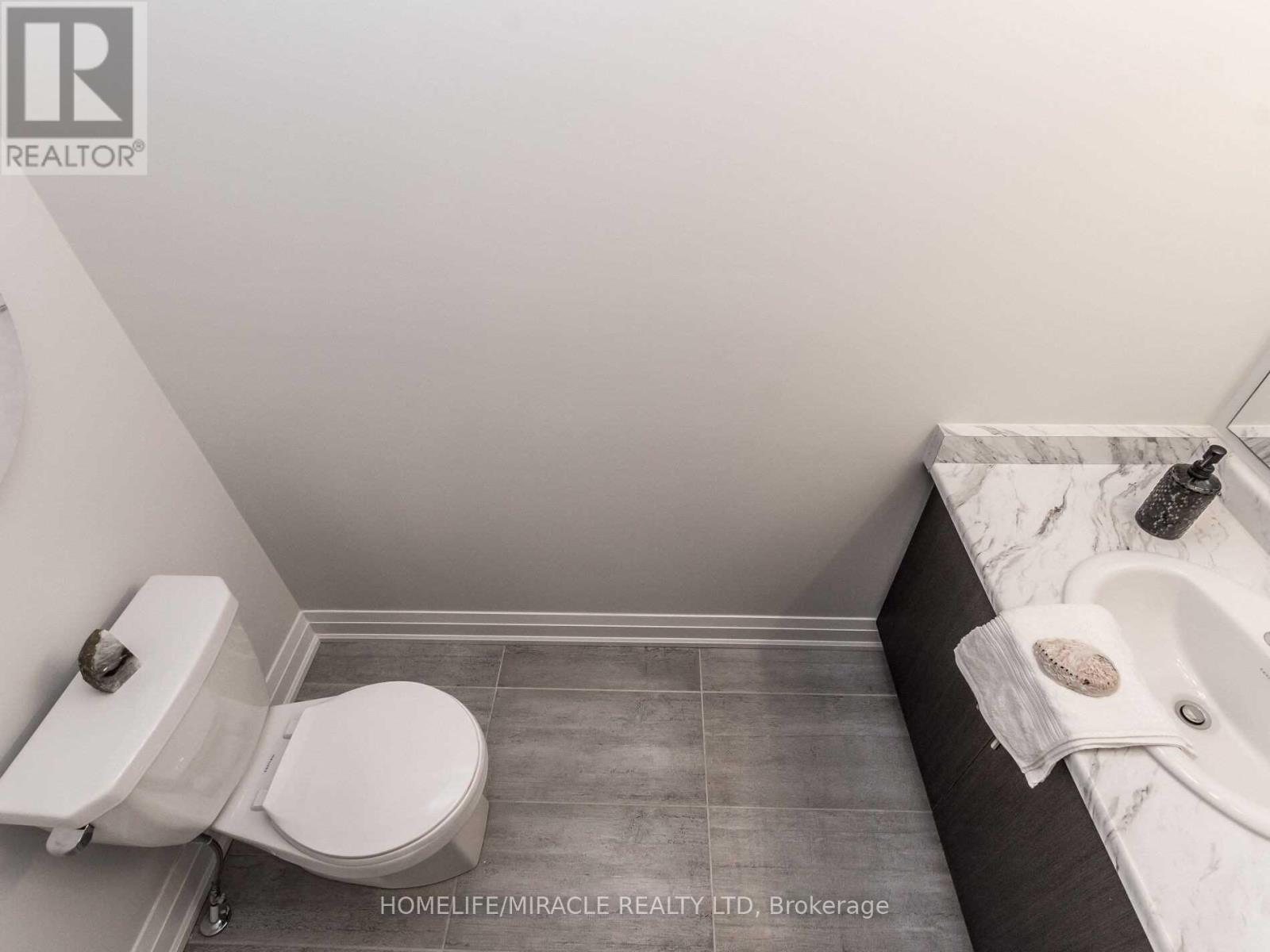 17 Blackstone Street, Toronto (Brookhaven-Amesbury), Ontario  M6L 0A5 - Photo 15 - W11949643