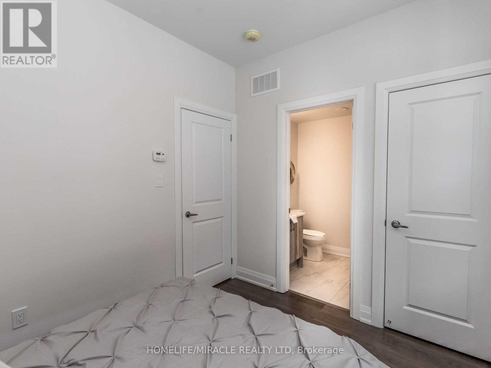 17 Blackstone Street, Toronto (Brookhaven-Amesbury), Ontario  M6L 0A5 - Photo 16 - W11949643