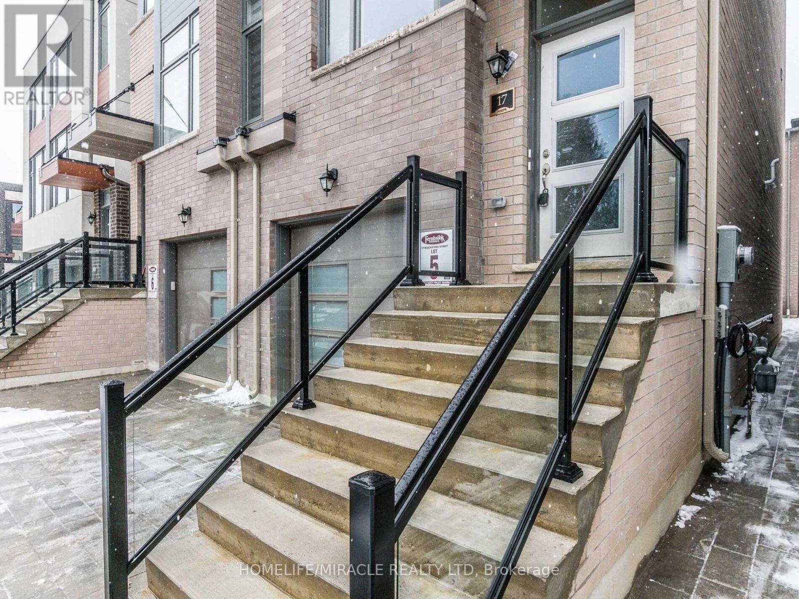 17 Blackstone Street, Toronto (Brookhaven-Amesbury), Ontario  M6L 0A5 - Photo 2 - W11949643