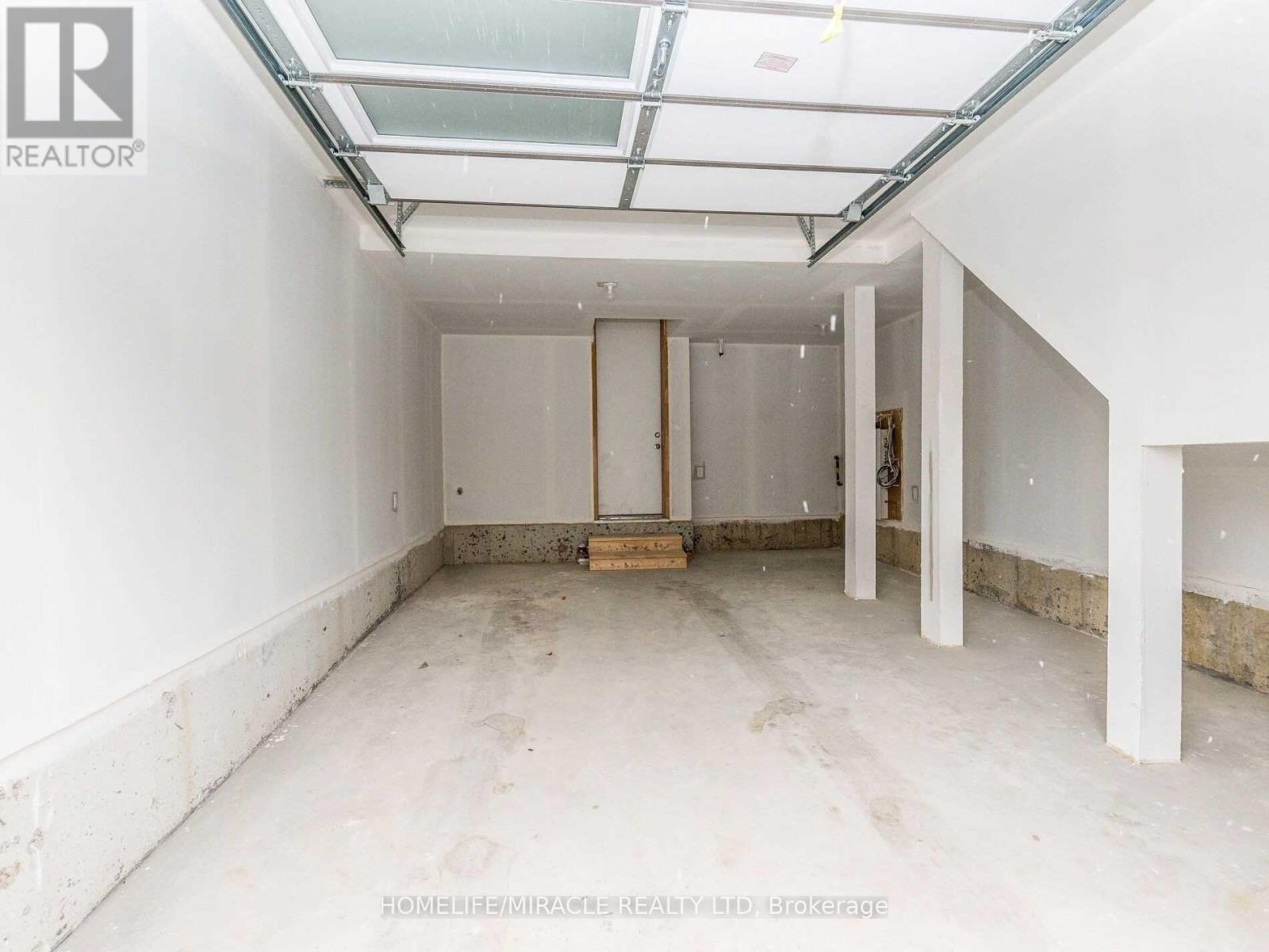 17 Blackstone Street, Toronto (Brookhaven-Amesbury), Ontario  M6L 0A5 - Photo 23 - W11949643