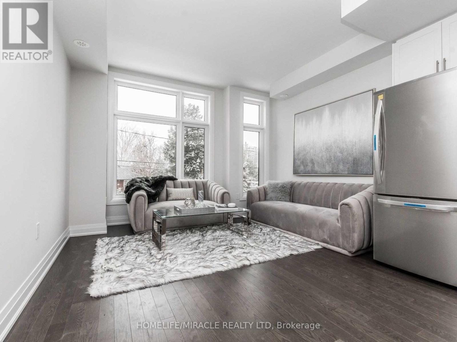 17 Blackstone Street, Toronto (Brookhaven-Amesbury), Ontario  M6L 0A5 - Photo 3 - W11949643