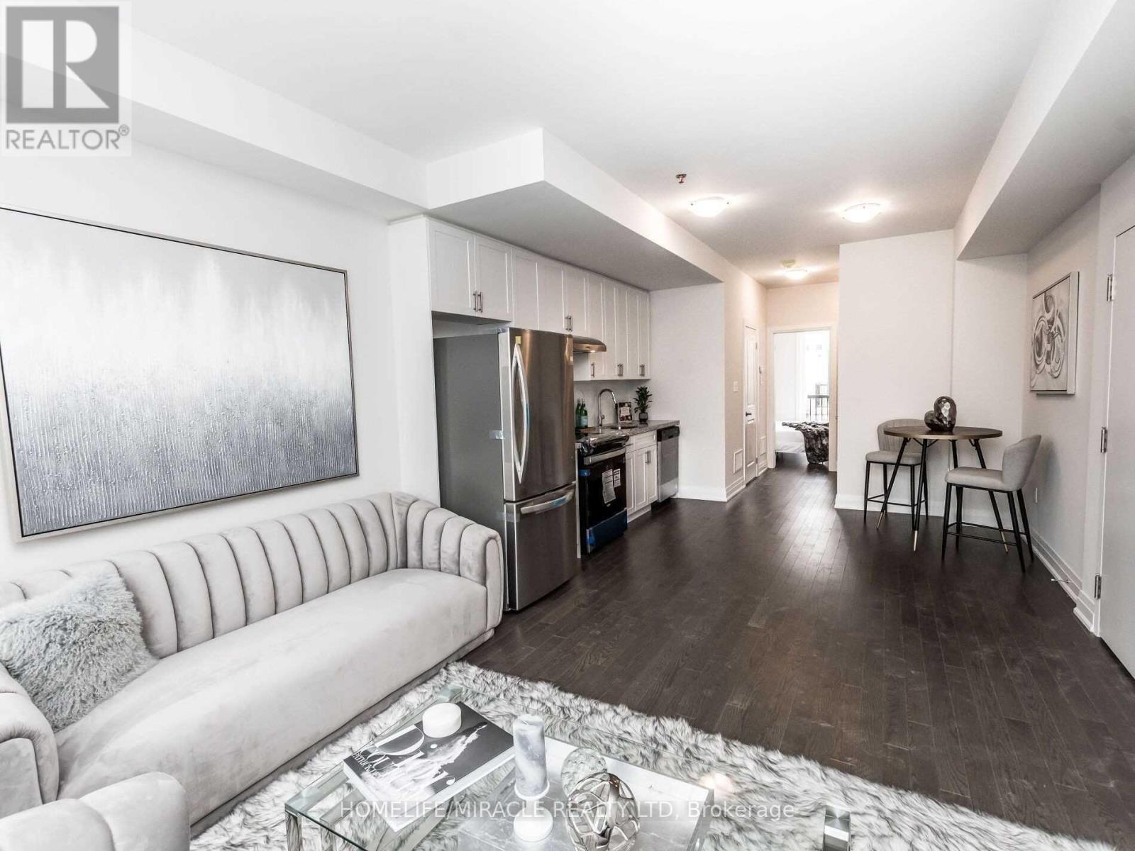 17 Blackstone Street, Toronto (Brookhaven-Amesbury), Ontario  M6L 0A5 - Photo 4 - W11949643
