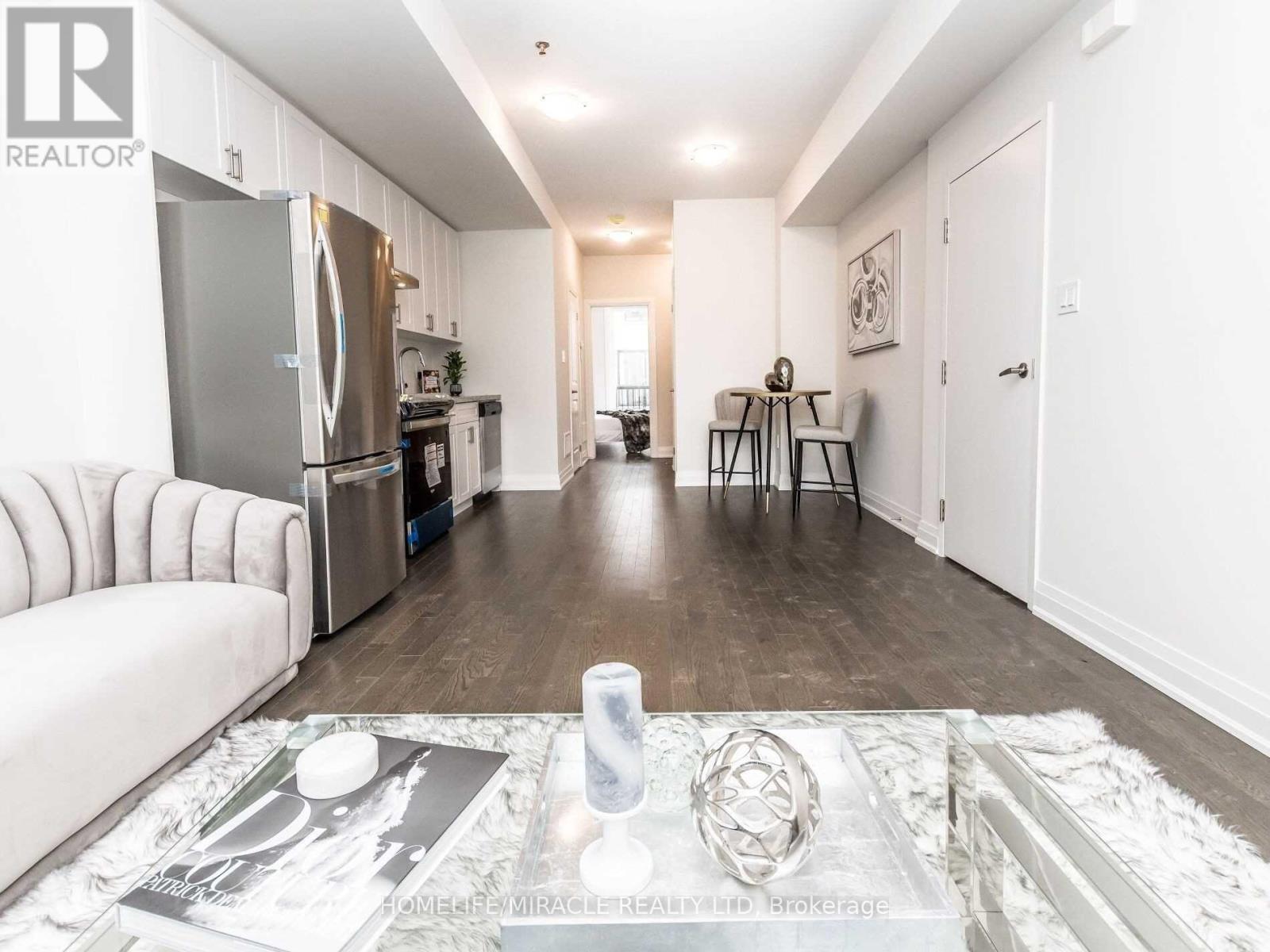 17 Blackstone Street, Toronto (Brookhaven-Amesbury), Ontario  M6L 0A5 - Photo 5 - W11949643