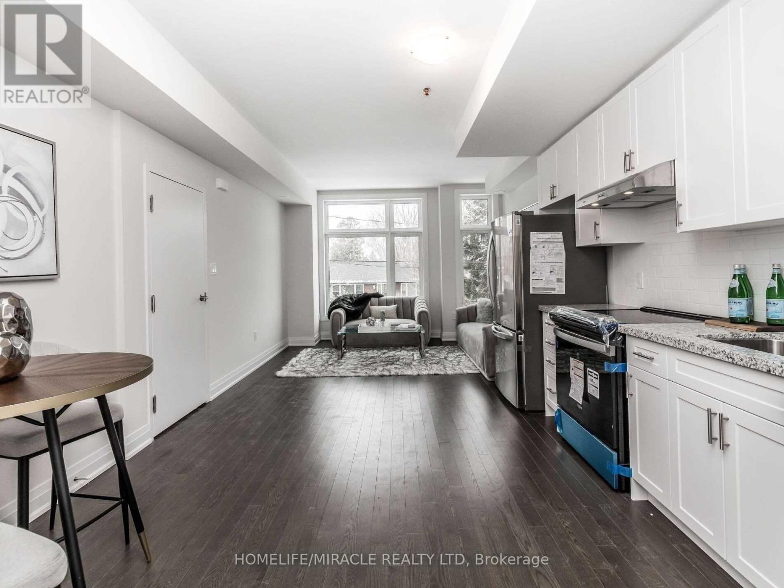17 Blackstone Street, Toronto (Brookhaven-Amesbury), Ontario  M6L 0A5 - Photo 8 - W11949643