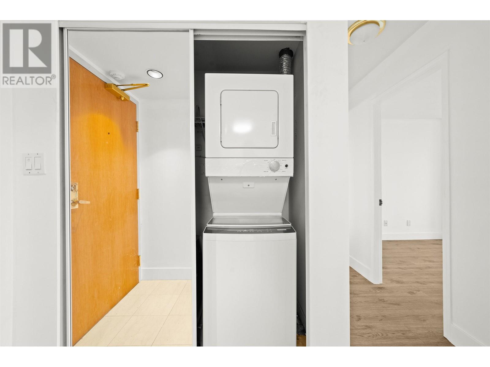 Listing Picture 19 of 26 : 907 9623 MANCHESTER DRIVE, Burnaby / 本拿比 - 魯藝地產 Yvonne Lu Group - MLS Medallion Club Member