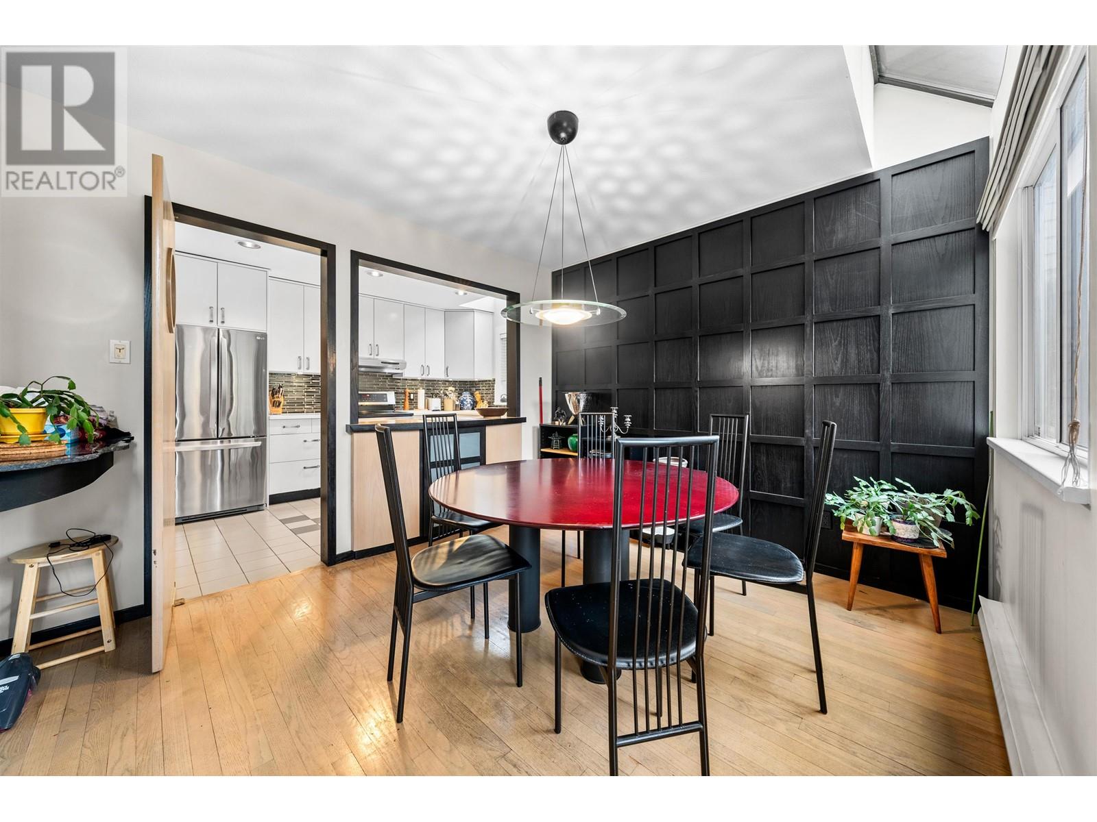 Listing Picture 13 of 38 : 2894 W 16TH AVENUE, Vancouver / 溫哥華 - 魯藝地產 Yvonne Lu Group - MLS Medallion Club Member