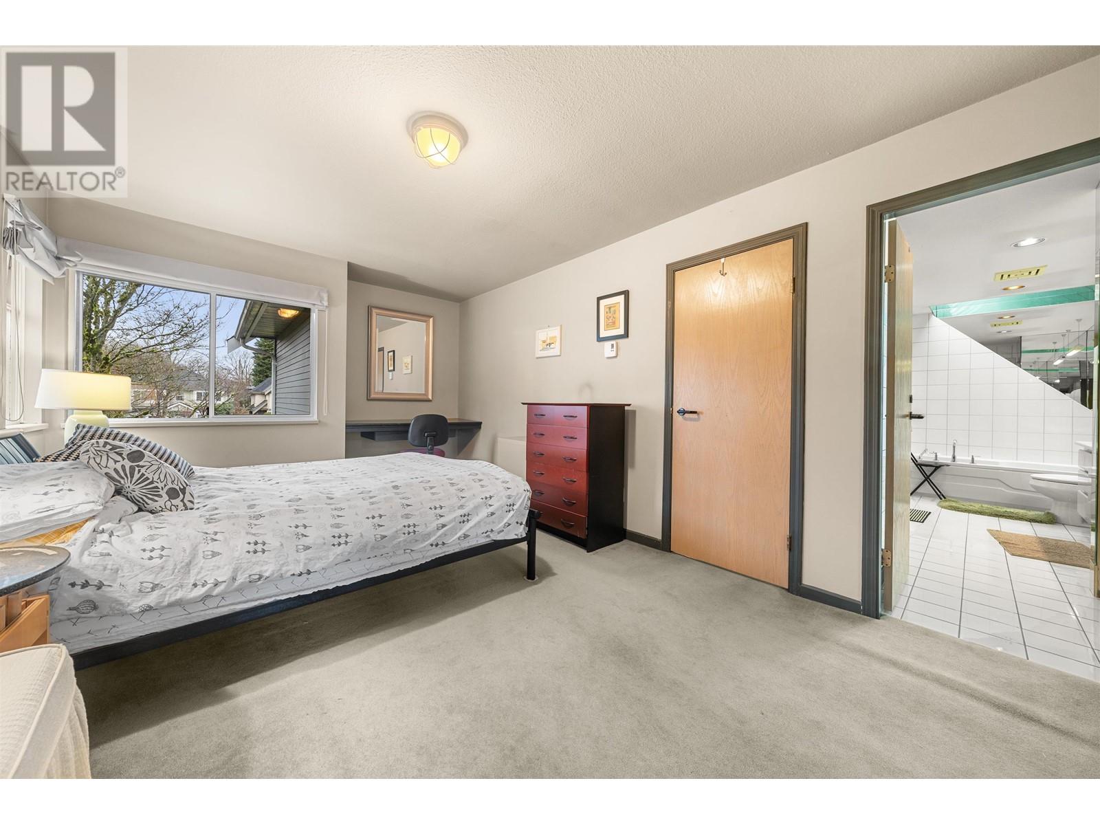 Listing Picture 14 of 38 : 2894 W 16TH AVENUE, Vancouver / 溫哥華 - 魯藝地產 Yvonne Lu Group - MLS Medallion Club Member