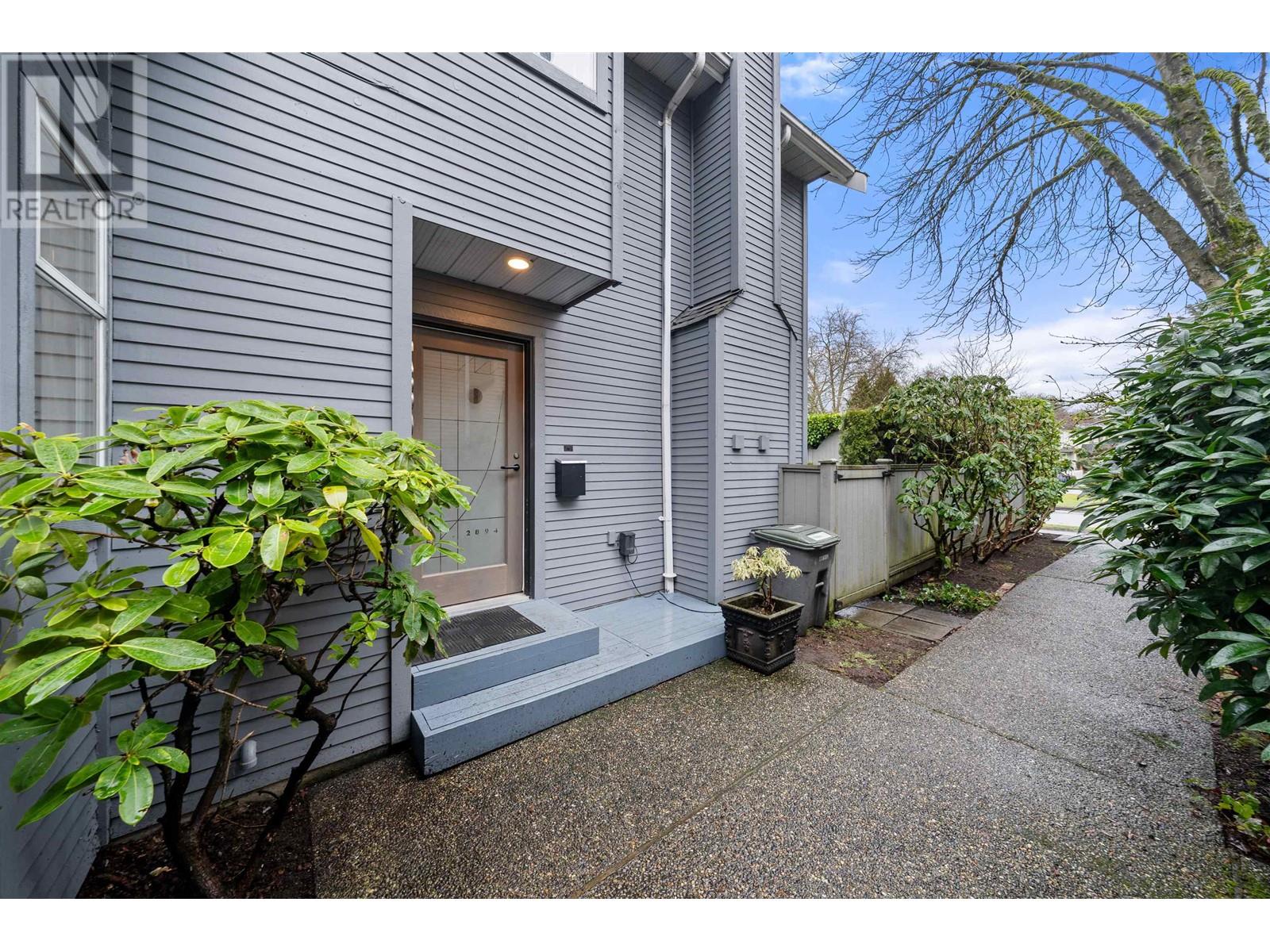 Listing Picture 2 of 38 : 2894 W 16TH AVENUE, Vancouver / 溫哥華 - 魯藝地產 Yvonne Lu Group - MLS Medallion Club Member