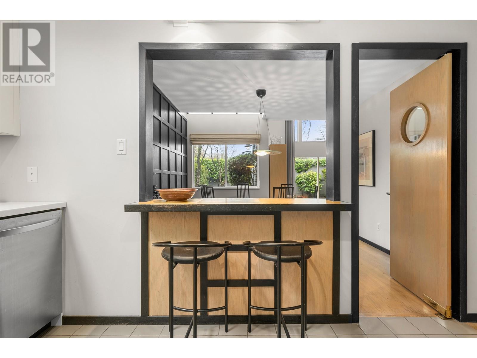 Listing Picture 27 of 38 : 2894 W 16TH AVENUE, Vancouver / 溫哥華 - 魯藝地產 Yvonne Lu Group - MLS Medallion Club Member