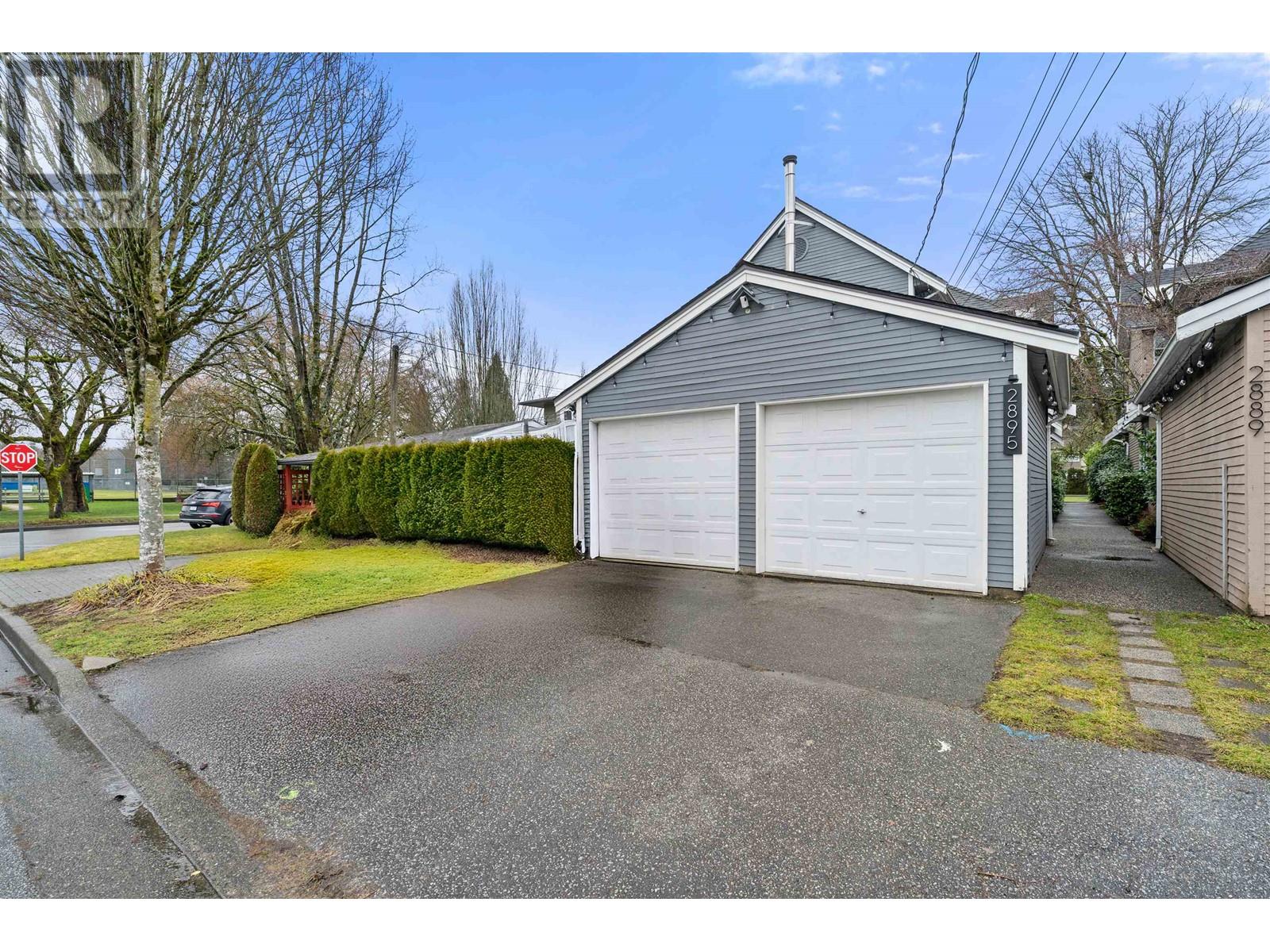 Listing Picture 3 of 38 : 2894 W 16TH AVENUE, Vancouver / 溫哥華 - 魯藝地產 Yvonne Lu Group - MLS Medallion Club Member