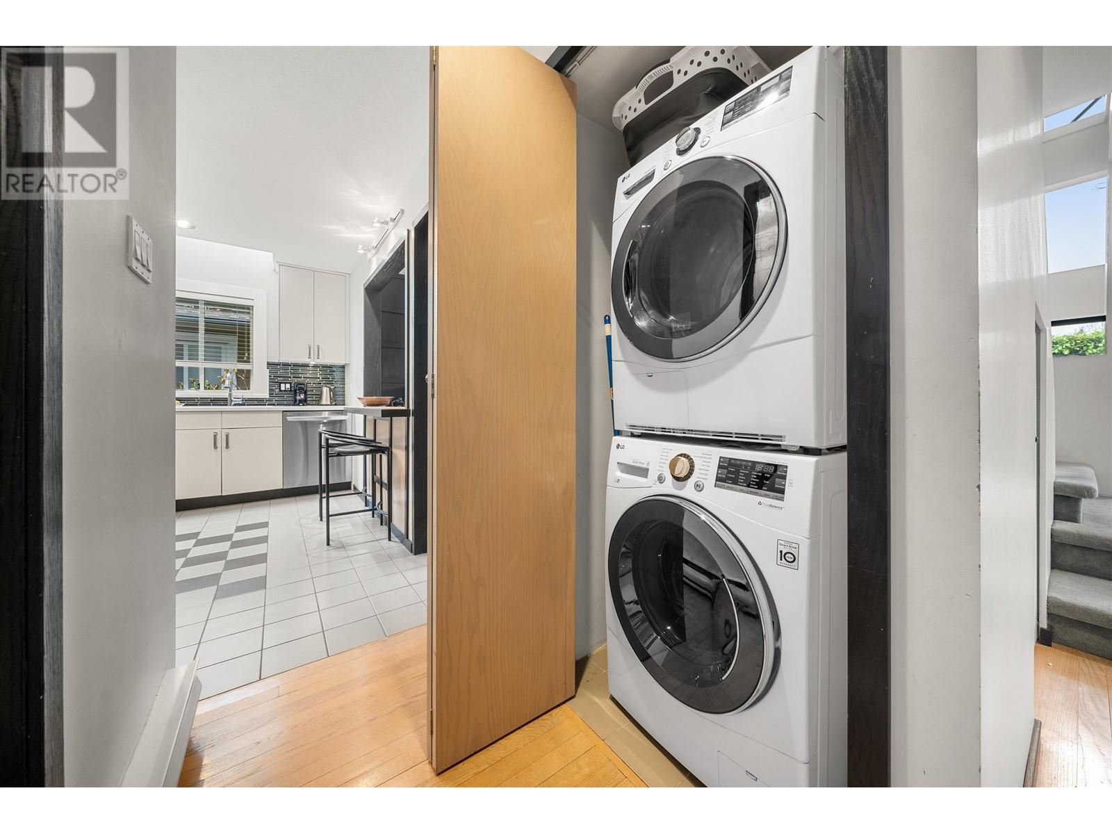 Listing Picture 31 of 38 : 2894 W 16TH AVENUE, Vancouver / 溫哥華 - 魯藝地產 Yvonne Lu Group - MLS Medallion Club Member