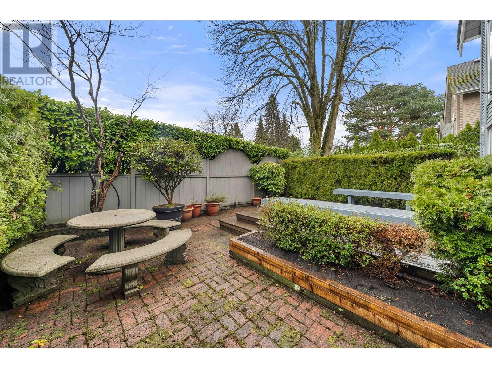 Listing Picture 36 of 38 : 2894 W 16TH AVENUE, Vancouver / 溫哥華 - 魯藝地產 Yvonne Lu Group - MLS Medallion Club Member