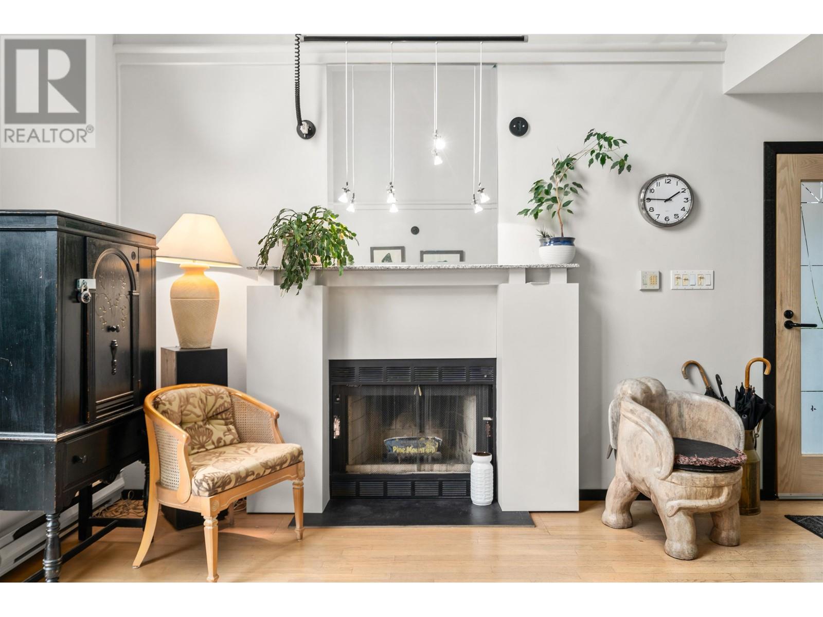 Listing Picture 5 of 38 : 2894 W 16TH AVENUE, Vancouver / 溫哥華 - 魯藝地產 Yvonne Lu Group - MLS Medallion Club Member