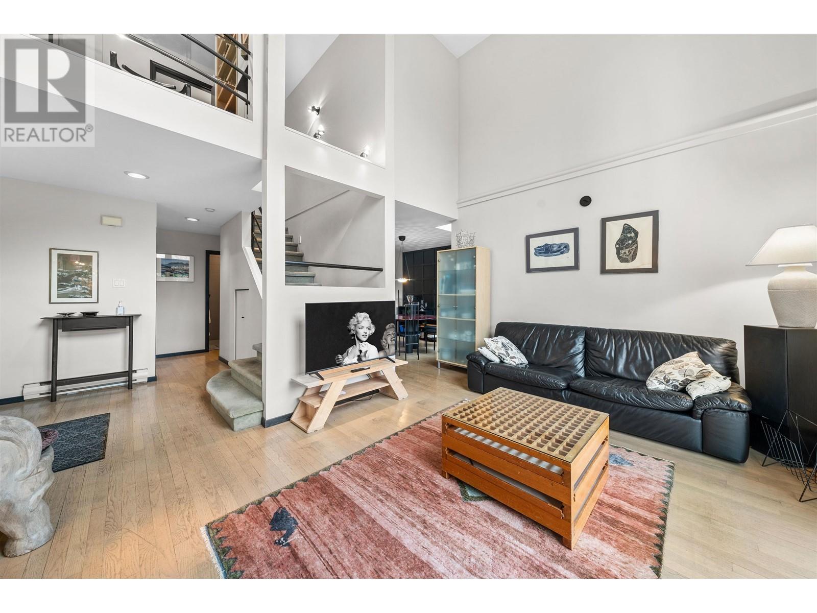 Listing Picture 8 of 38 : 2894 W 16TH AVENUE, Vancouver / 溫哥華 - 魯藝地產 Yvonne Lu Group - MLS Medallion Club Member