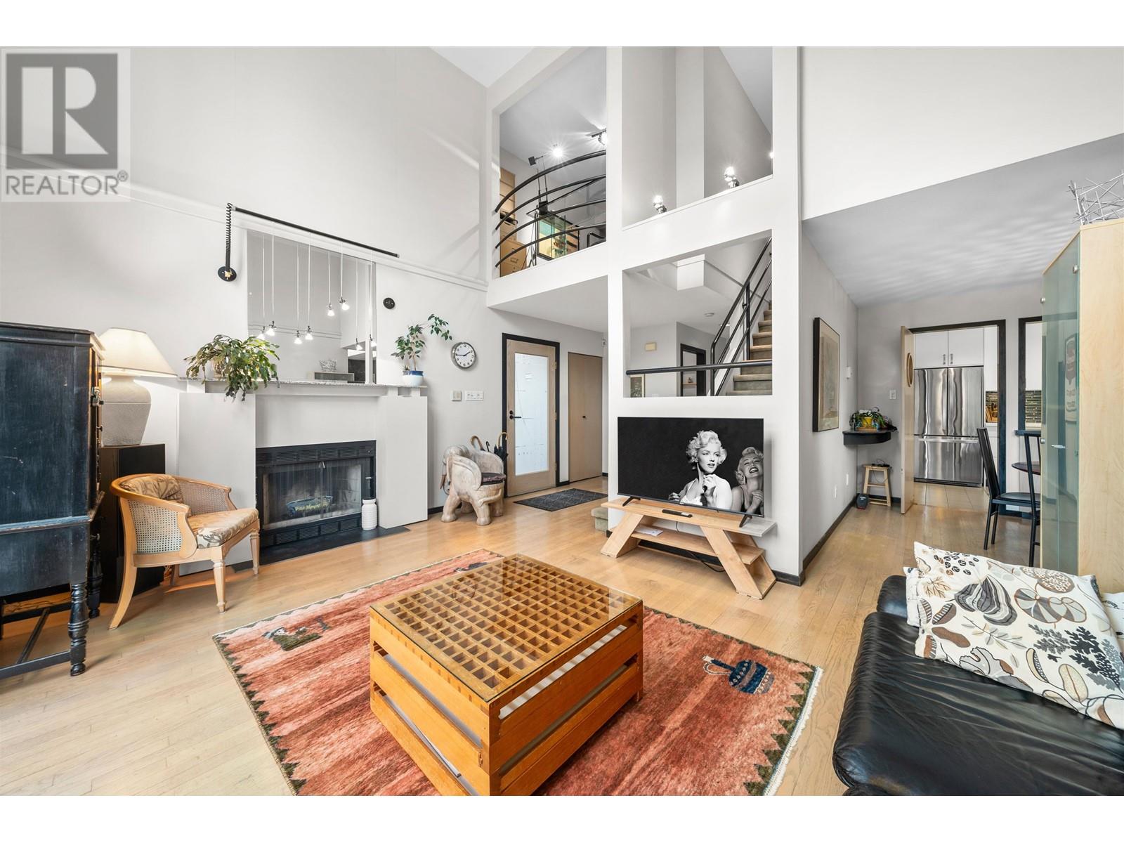 Listing Picture 9 of 38 : 2894 W 16TH AVENUE, Vancouver / 溫哥華 - 魯藝地產 Yvonne Lu Group - MLS Medallion Club Member