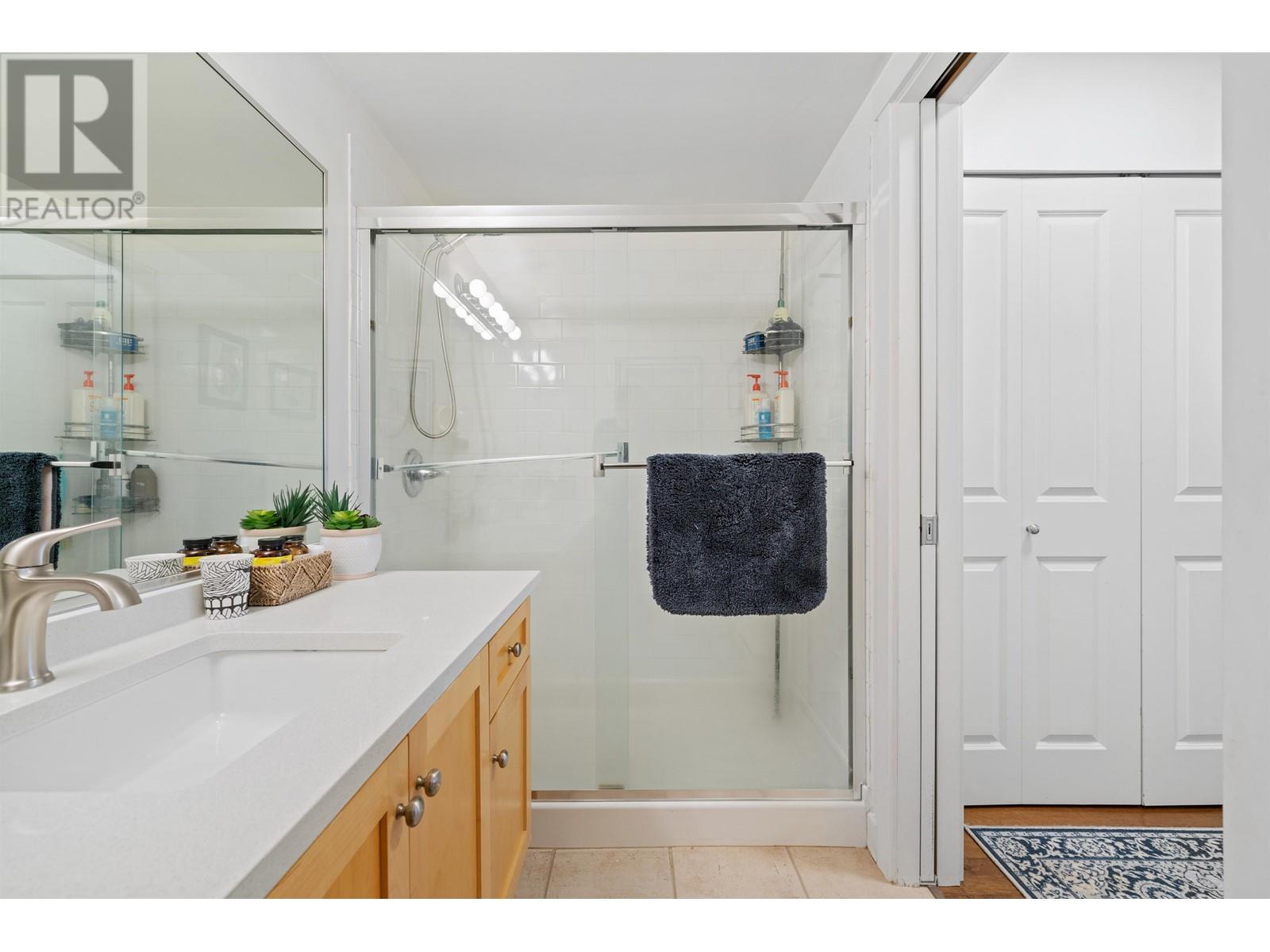 Listing Picture 11 of 40 : 11 3737 PENDER STREET, Burnaby / 本拿比 - 魯藝地產 Yvonne Lu Group - MLS Medallion Club Member