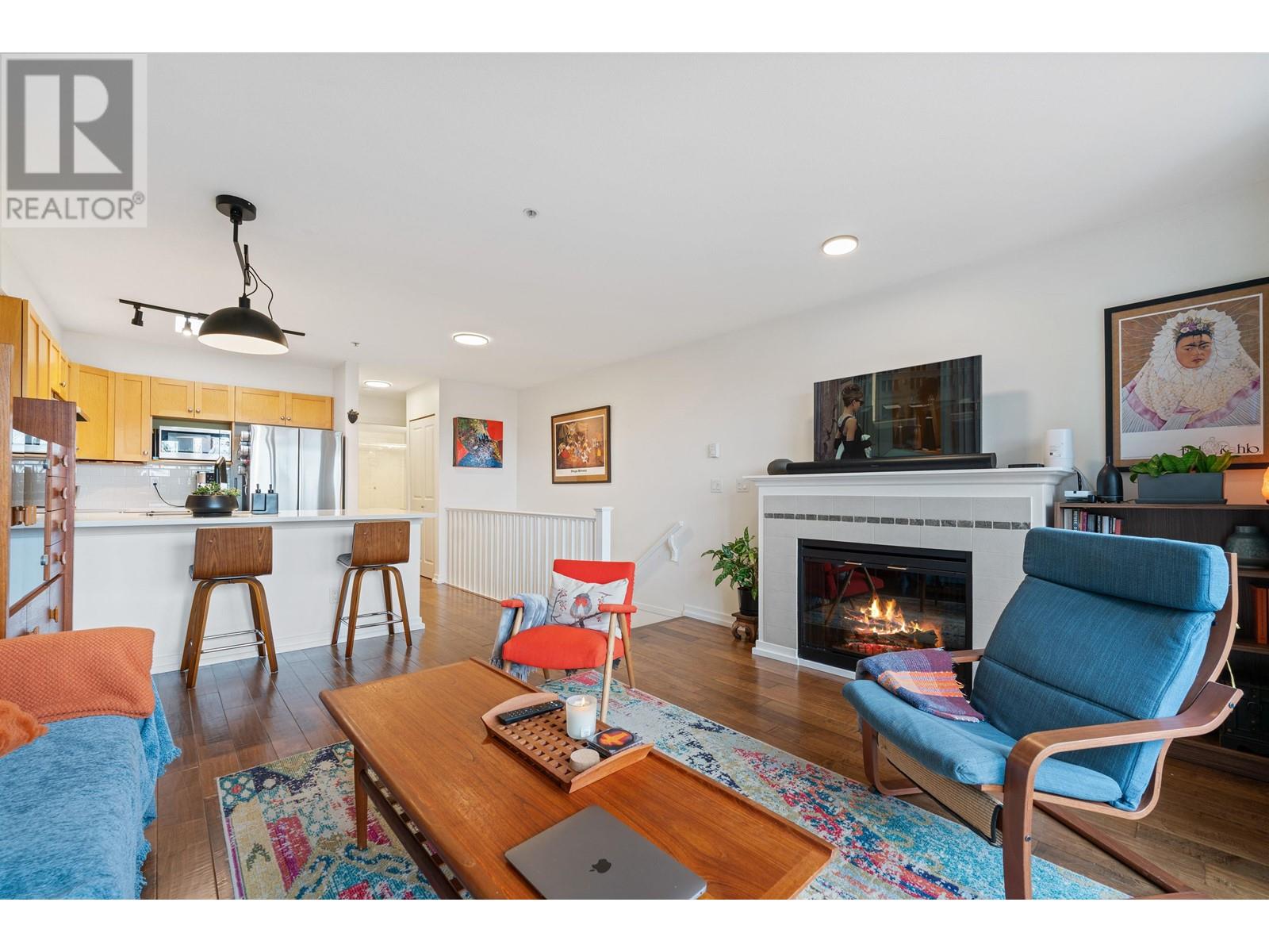 Listing Picture 12 of 40 : 11 3737 PENDER STREET, Burnaby / 本拿比 - 魯藝地產 Yvonne Lu Group - MLS Medallion Club Member