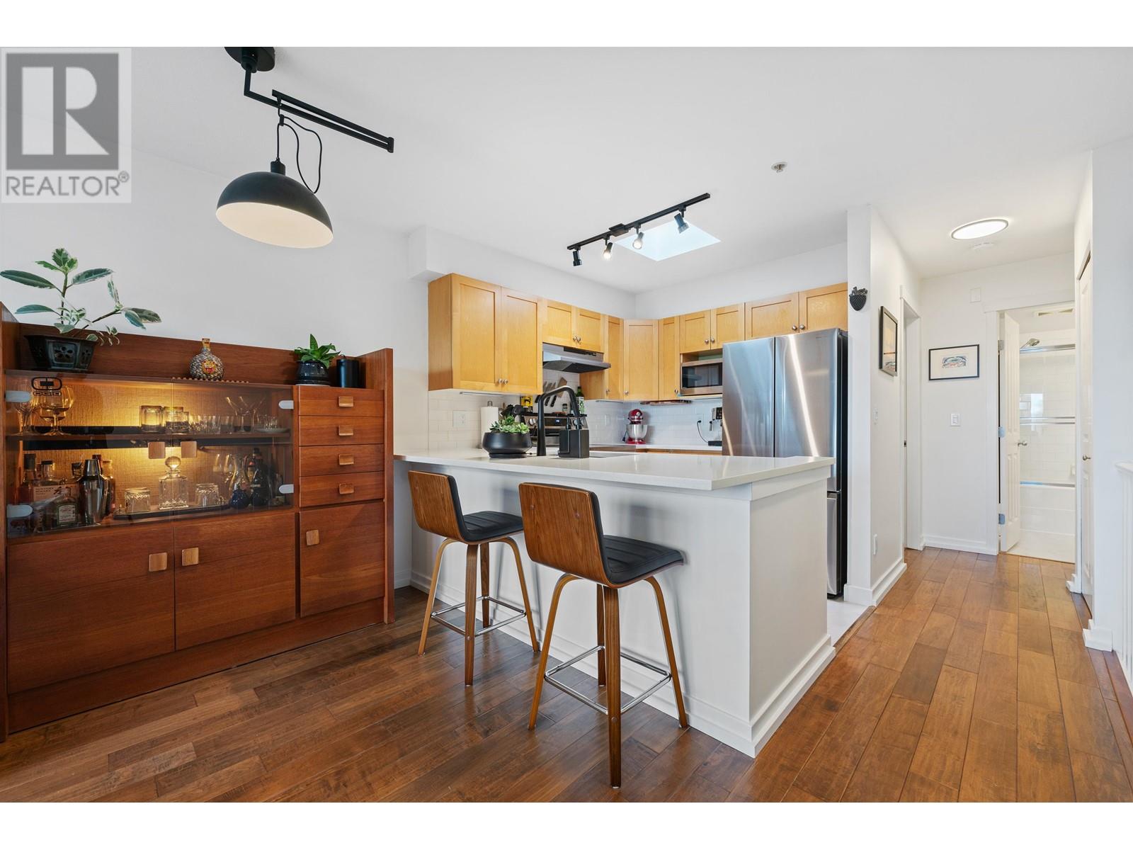 Listing Picture 18 of 40 : 11 3737 PENDER STREET, Burnaby / 本拿比 - 魯藝地產 Yvonne Lu Group - MLS Medallion Club Member