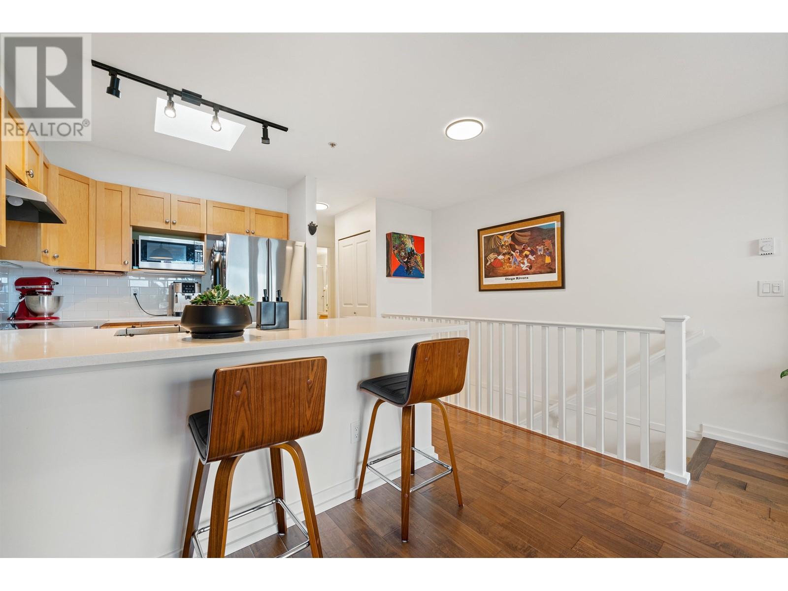 Listing Picture 19 of 40 : 11 3737 PENDER STREET, Burnaby / 本拿比 - 魯藝地產 Yvonne Lu Group - MLS Medallion Club Member