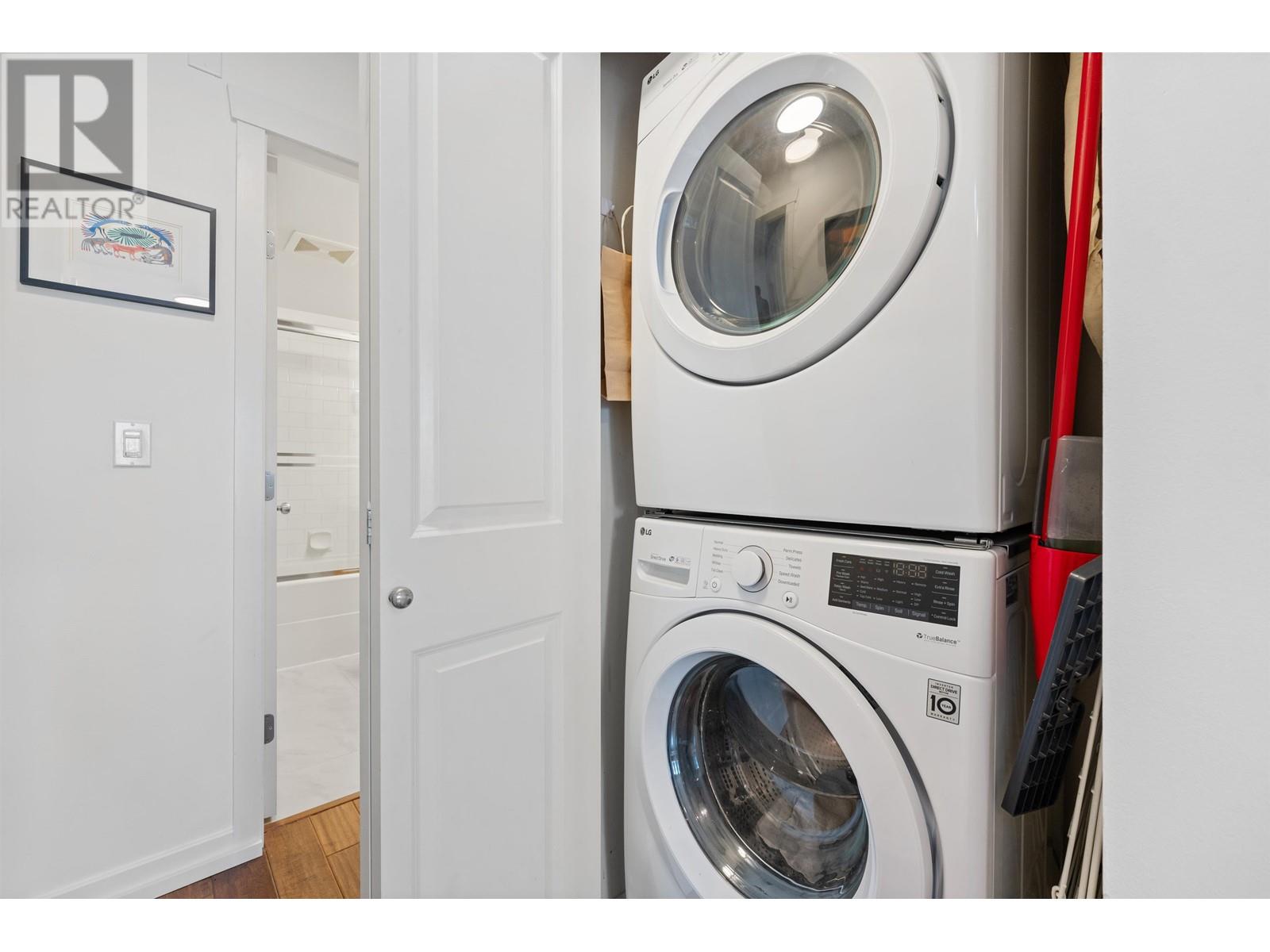 Listing Picture 24 of 40 : 11 3737 PENDER STREET, Burnaby / 本拿比 - 魯藝地產 Yvonne Lu Group - MLS Medallion Club Member
