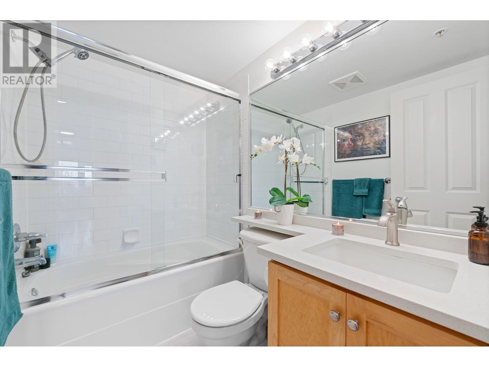 Listing Picture 28 of 40 : 11 3737 PENDER STREET, Burnaby / 本拿比 - 魯藝地產 Yvonne Lu Group - MLS Medallion Club Member