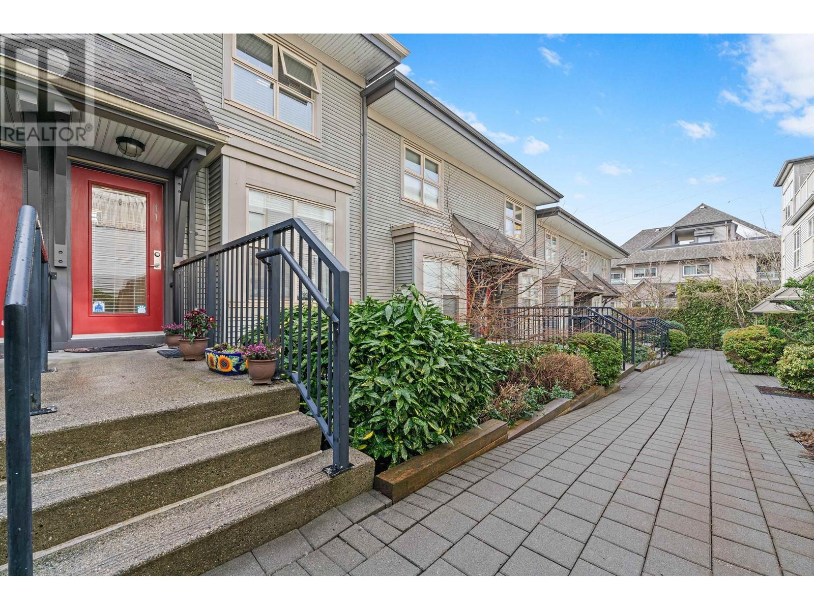 Listing Picture 3 of 40 : 11 3737 PENDER STREET, Burnaby / 本拿比 - 魯藝地產 Yvonne Lu Group - MLS Medallion Club Member