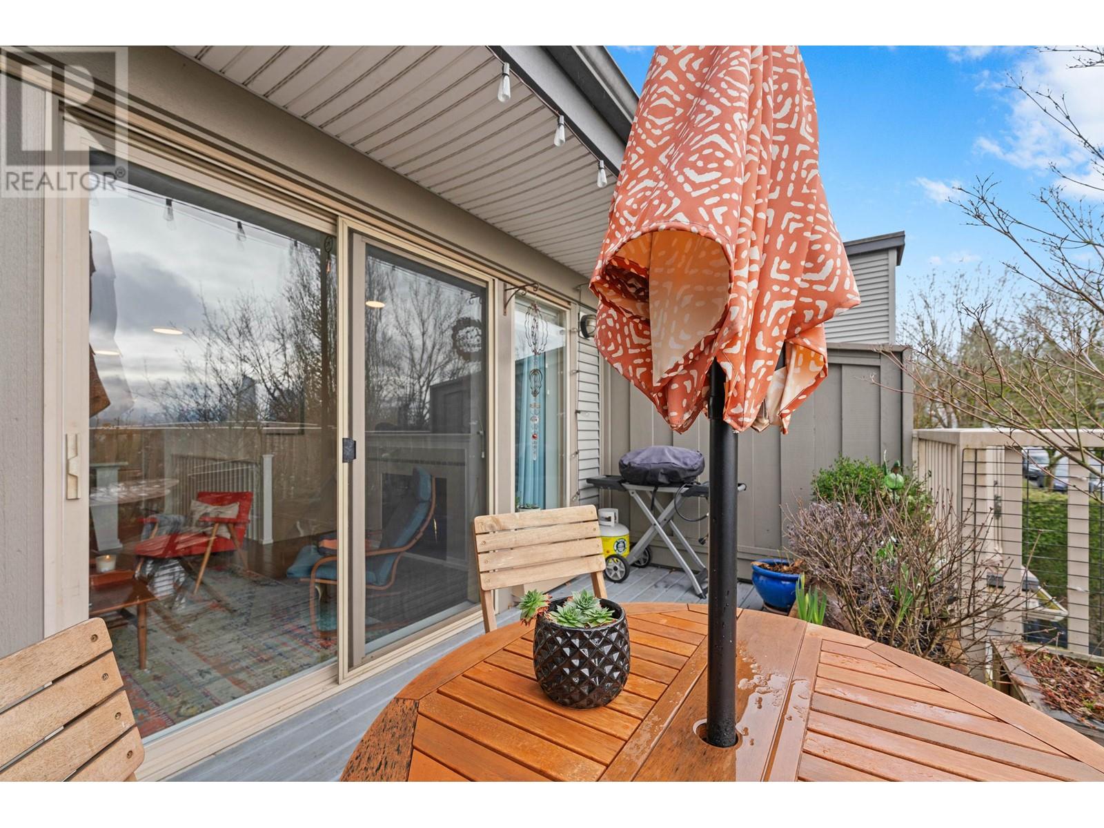 Listing Picture 34 of 40 : 11 3737 PENDER STREET, Burnaby / 本拿比 - 魯藝地產 Yvonne Lu Group - MLS Medallion Club Member