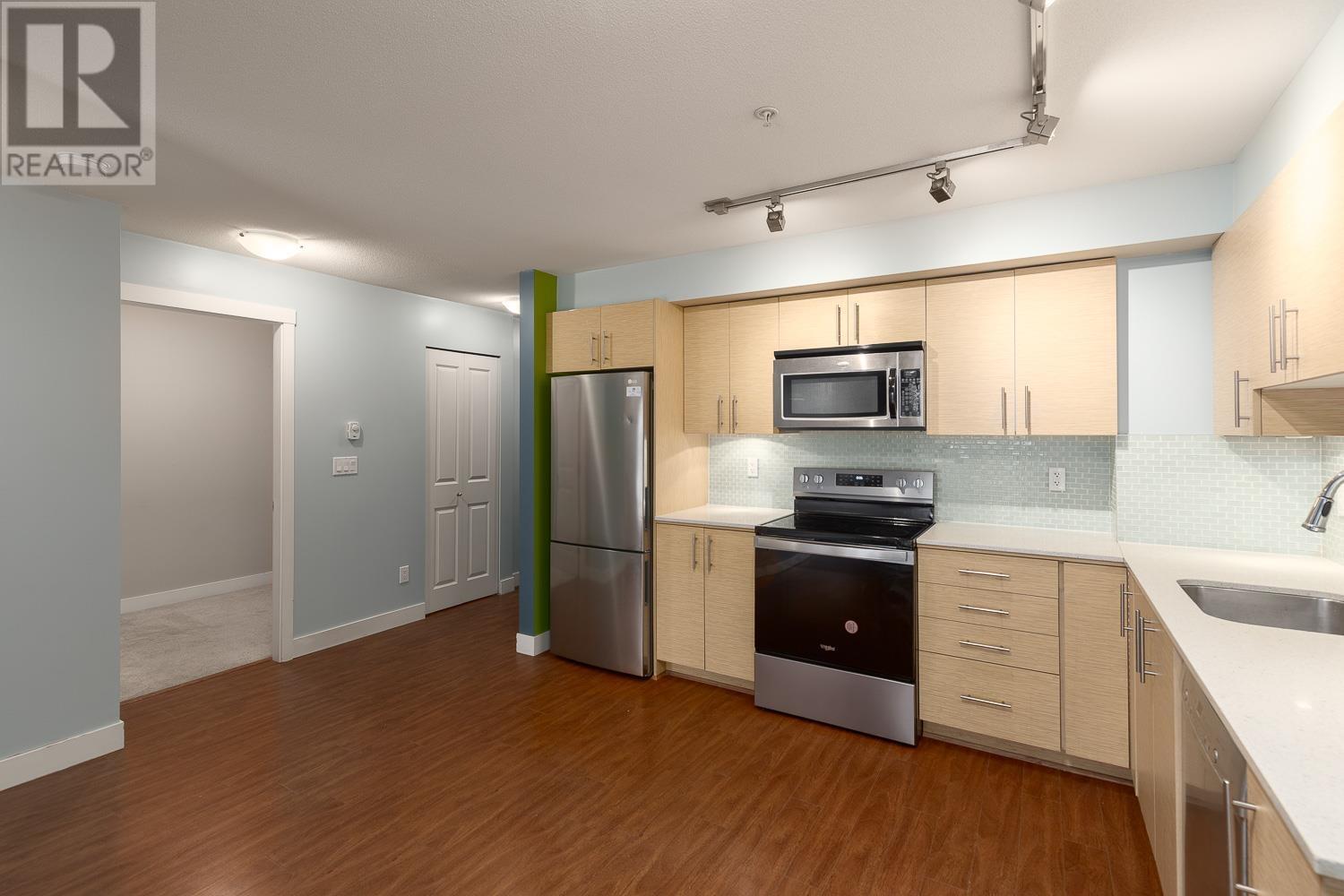 Listing Picture 10 of 24 : 201 1533 E 8TH AVENUE, Vancouver / 溫哥華 - 魯藝地產 Yvonne Lu Group - MLS Medallion Club Member