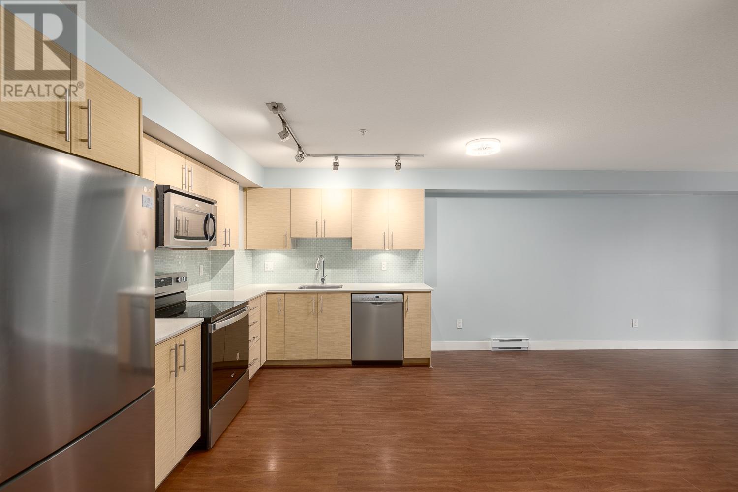 Listing Picture 11 of 24 : 201 1533 E 8TH AVENUE, Vancouver / 溫哥華 - 魯藝地產 Yvonne Lu Group - MLS Medallion Club Member