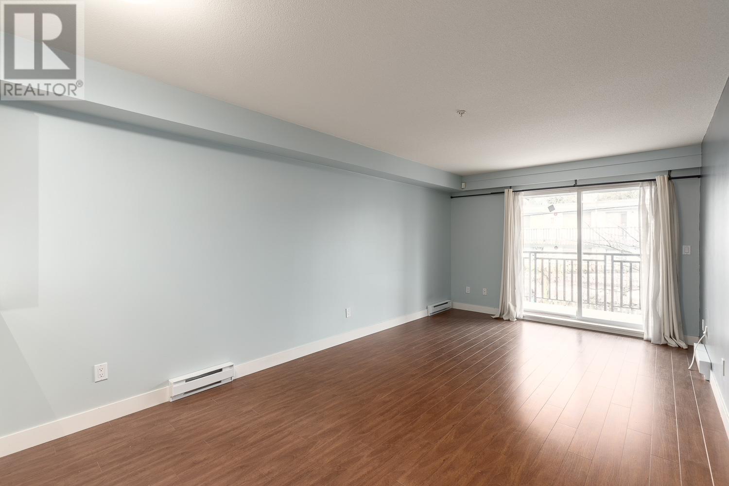 Listing Picture 2 of 24 : 201 1533 E 8TH AVENUE, Vancouver / 溫哥華 - 魯藝地產 Yvonne Lu Group - MLS Medallion Club Member