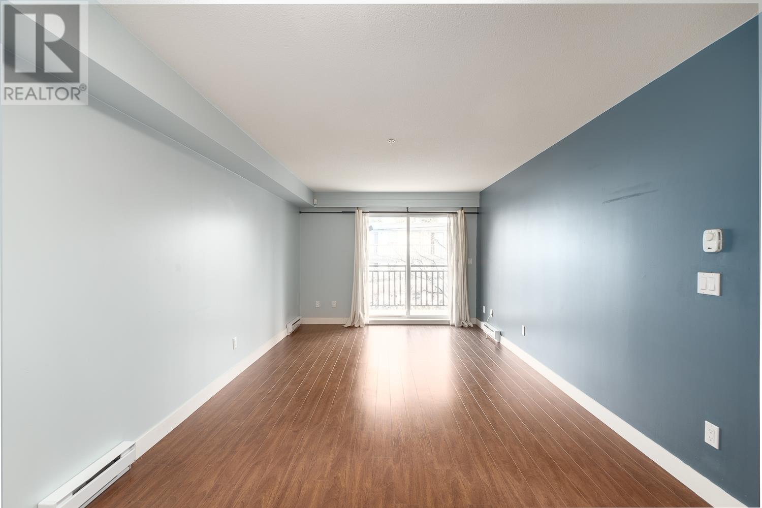 Listing Picture 3 of 24 : 201 1533 E 8TH AVENUE, Vancouver / 溫哥華 - 魯藝地產 Yvonne Lu Group - MLS Medallion Club Member