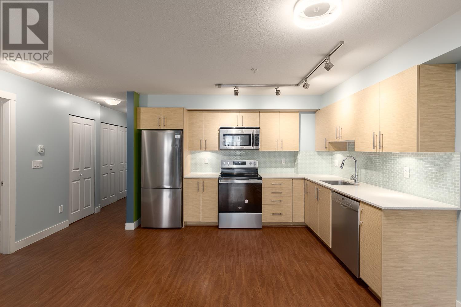 Listing Picture 8 of 24 : 201 1533 E 8TH AVENUE, Vancouver / 溫哥華 - 魯藝地產 Yvonne Lu Group - MLS Medallion Club Member