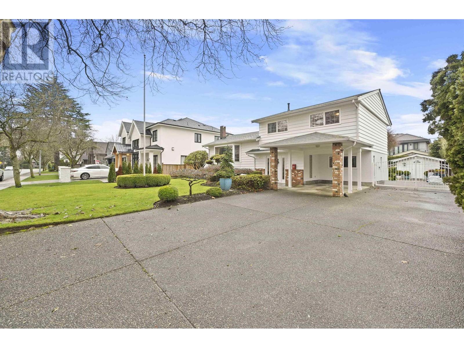 Listing Picture 2 of 31 : 8511 FAIRFAX CRESCENT, Richmond / 烈治文 - 魯藝地產 Yvonne Lu Group - MLS Medallion Club Member