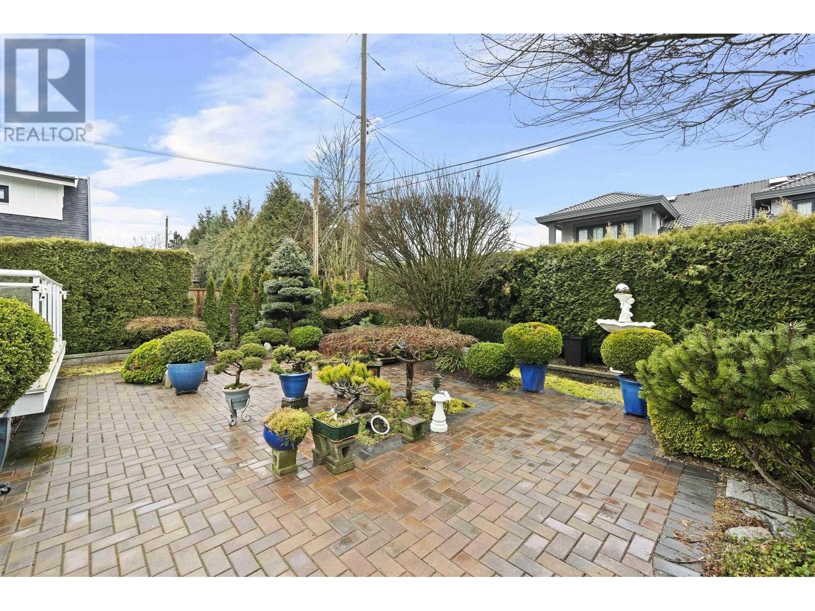 Listing Picture 25 of 31 : 8511 FAIRFAX CRESCENT, Richmond / 烈治文 - 魯藝地產 Yvonne Lu Group - MLS Medallion Club Member