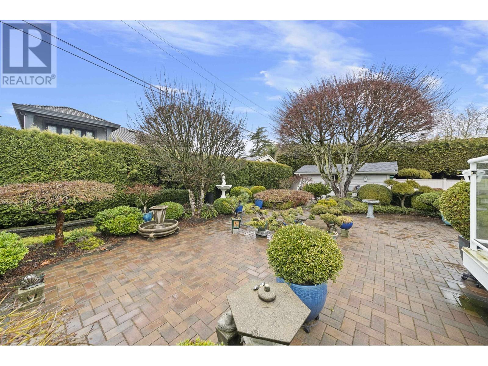 Listing Picture 28 of 31 : 8511 FAIRFAX CRESCENT, Richmond / 烈治文 - 魯藝地產 Yvonne Lu Group - MLS Medallion Club Member