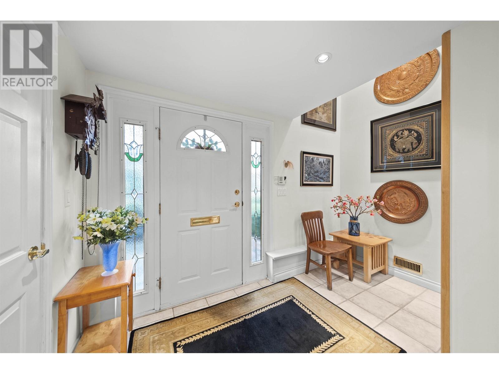 Listing Picture 3 of 31 : 8511 FAIRFAX CRESCENT, Richmond / 烈治文 - 魯藝地產 Yvonne Lu Group - MLS Medallion Club Member