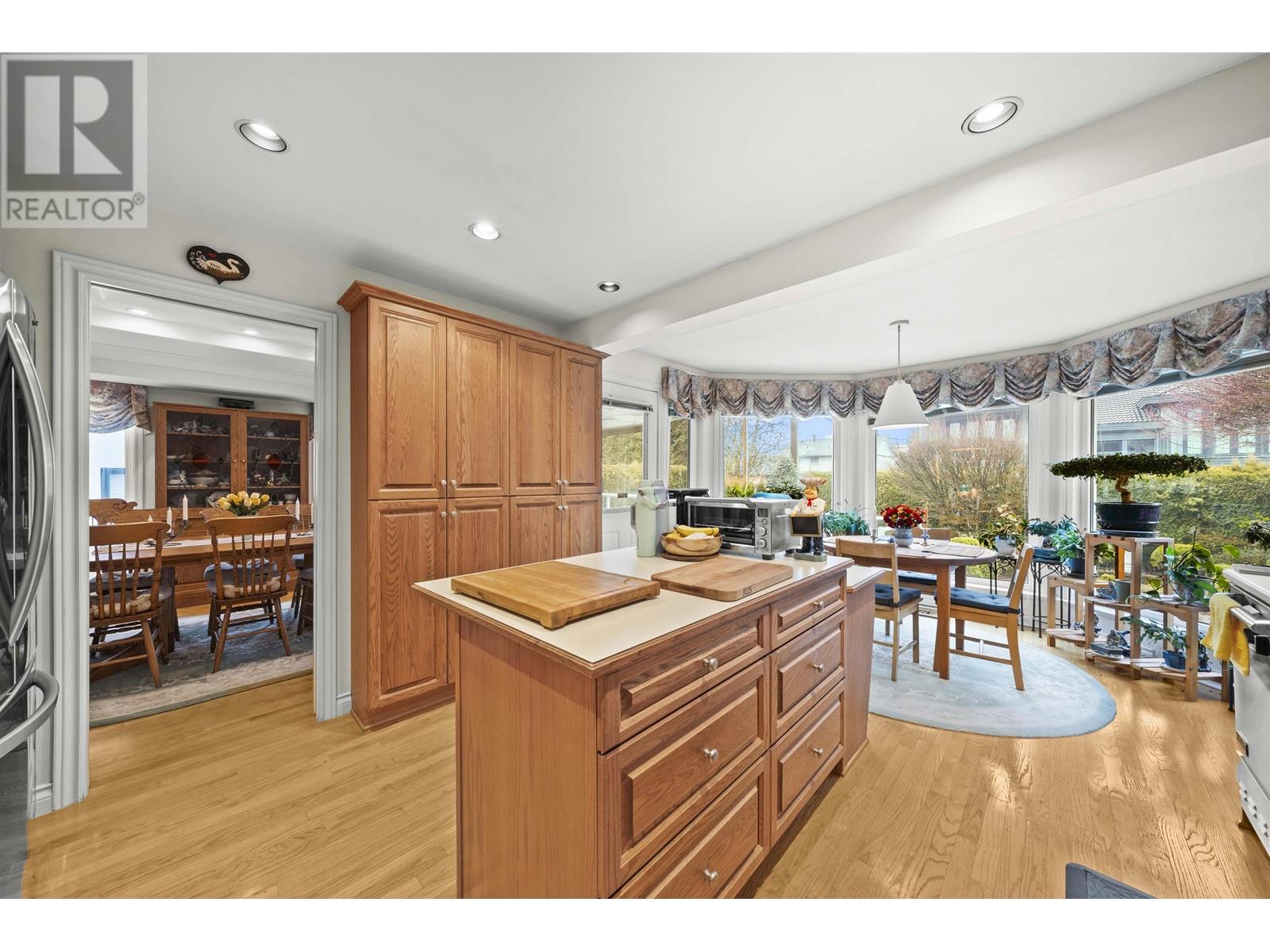 Listing Picture 4 of 31 : 8511 FAIRFAX CRESCENT, Richmond / 烈治文 - 魯藝地產 Yvonne Lu Group - MLS Medallion Club Member