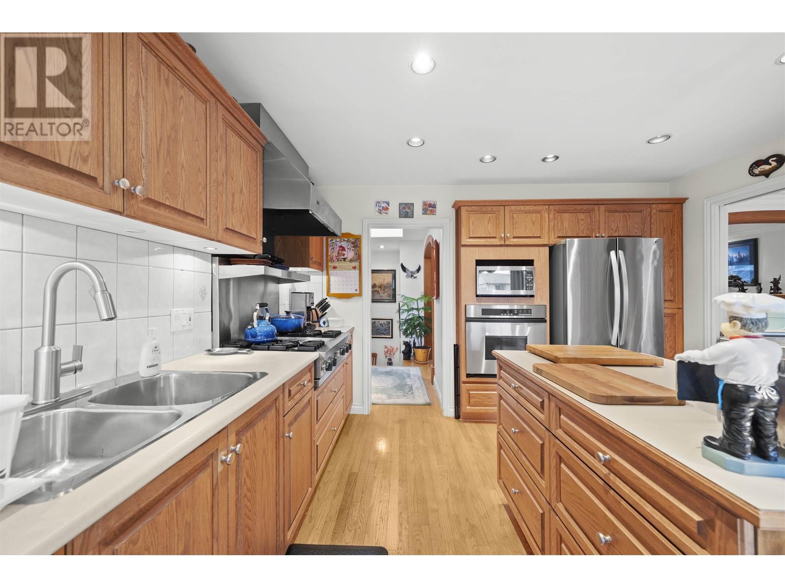 Listing Picture 6 of 31 : 8511 FAIRFAX CRESCENT, Richmond / 烈治文 - 魯藝地產 Yvonne Lu Group - MLS Medallion Club Member