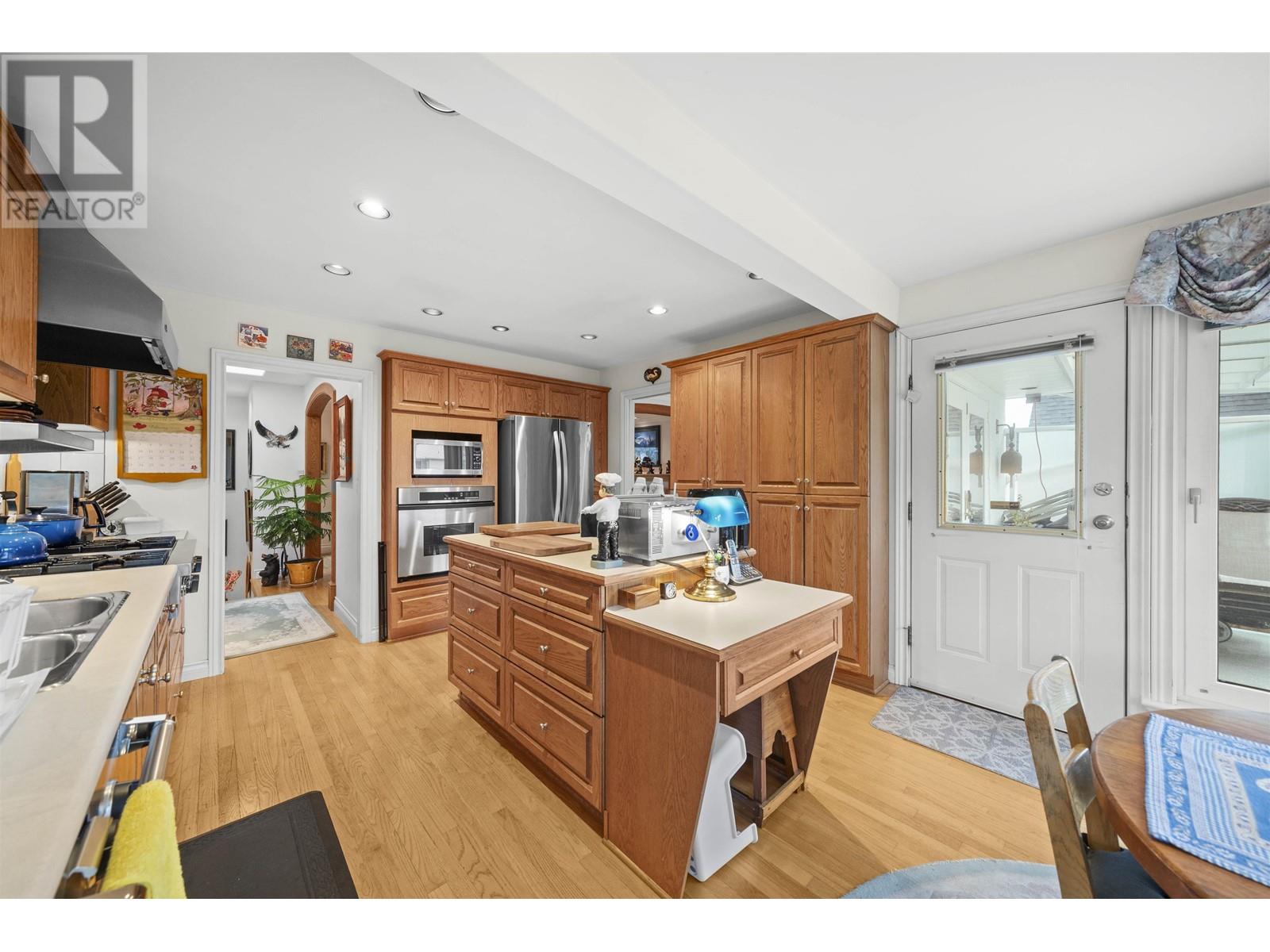 Listing Picture 7 of 31 : 8511 FAIRFAX CRESCENT, Richmond / 烈治文 - 魯藝地產 Yvonne Lu Group - MLS Medallion Club Member