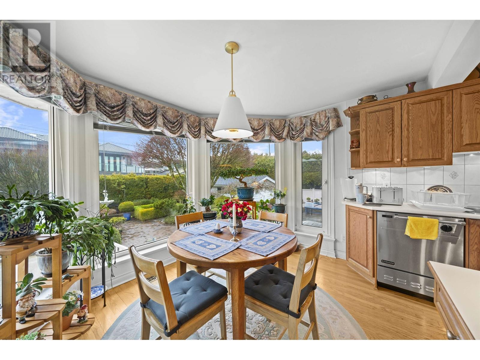 Listing Picture 8 of 31 : 8511 FAIRFAX CRESCENT, Richmond / 烈治文 - 魯藝地產 Yvonne Lu Group - MLS Medallion Club Member