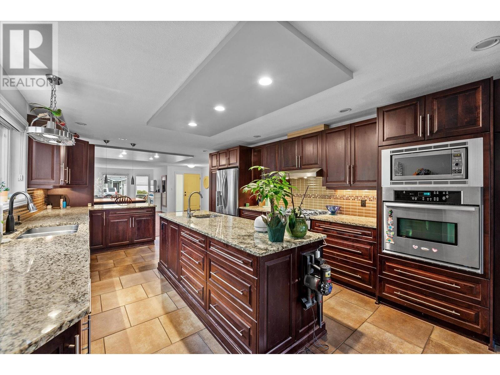 Property at 3430 Silverberry Road image 4