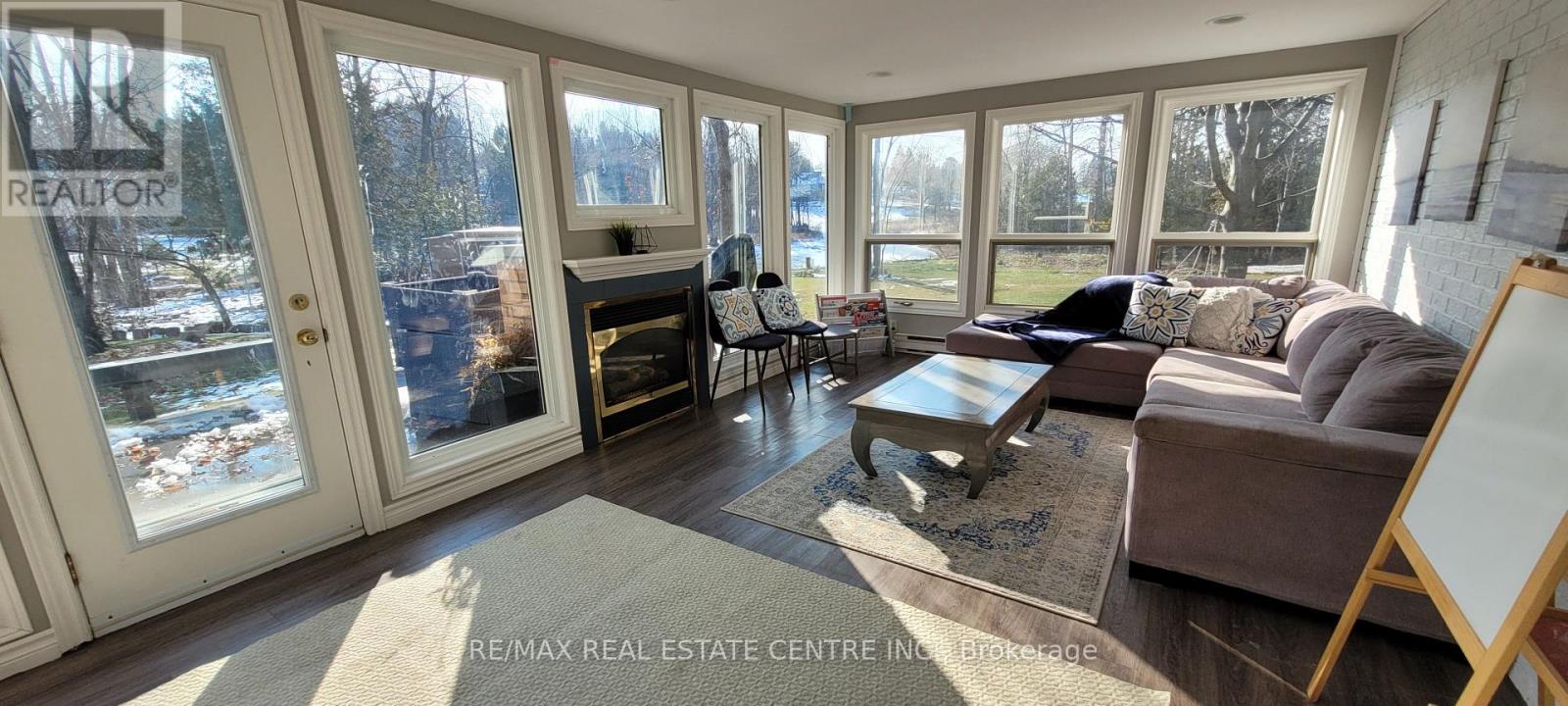 2010 Cameron Drive, Milton (Brookville/haltonville), Ontario  L0P 1B0 - Photo 4 - W11986294