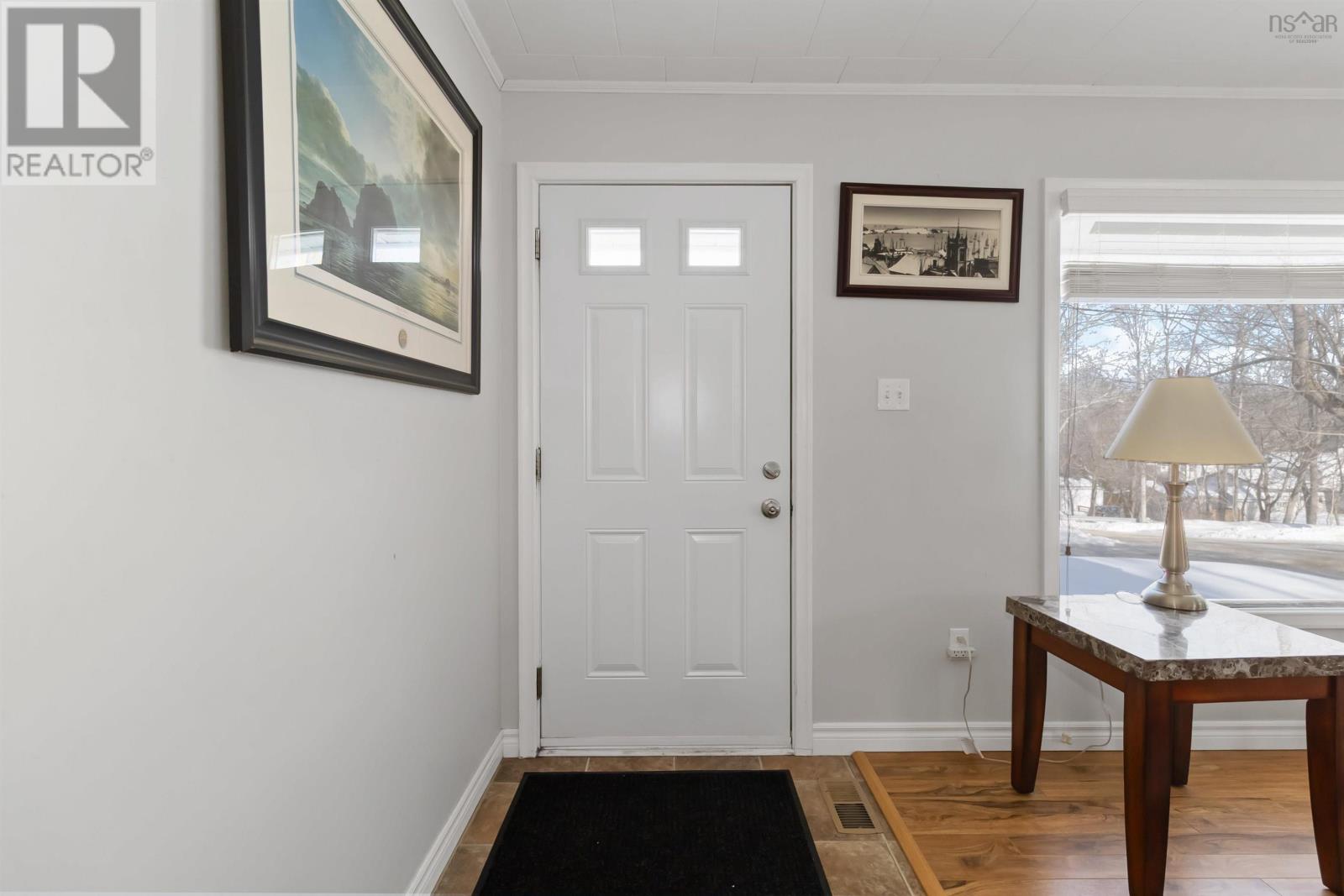 11 Greenwood Street, Bridgewater, Nova Scotia  B4V 2M8 - Photo 3 - 202503493