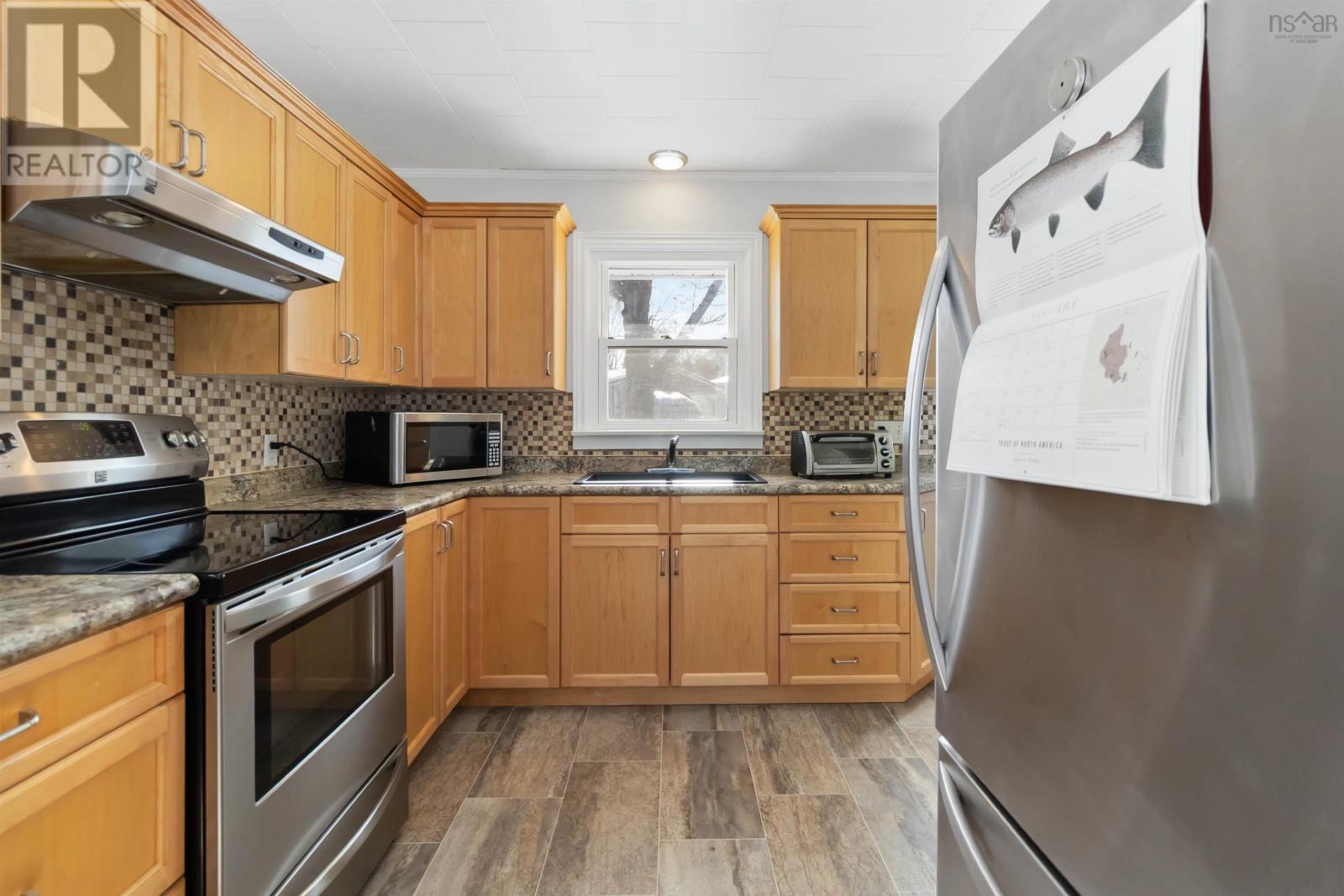 11 Greenwood Street, Bridgewater, Nova Scotia  B4V 2M8 - Photo 8 - 202503493