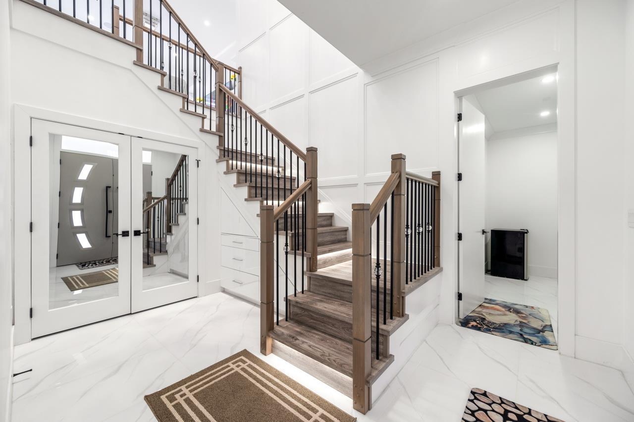 Property at 9115 139 STREET image 2