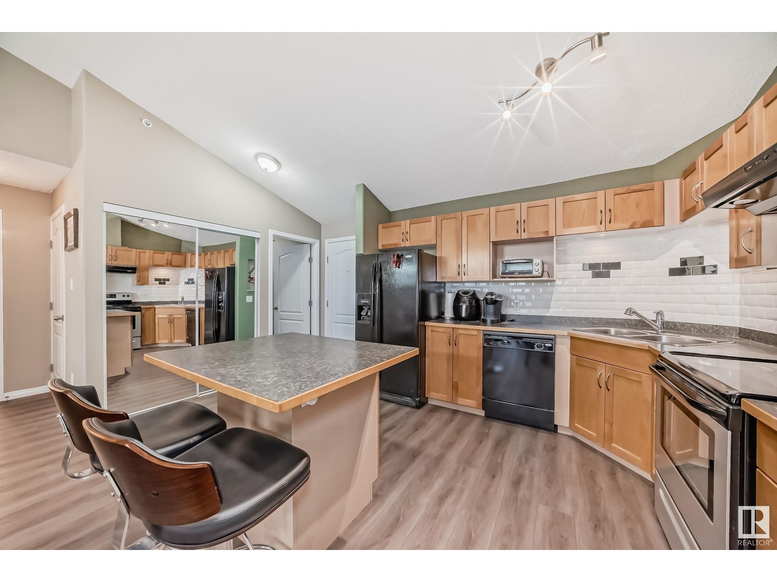 Property at #403 5340 199 ST NW image 4