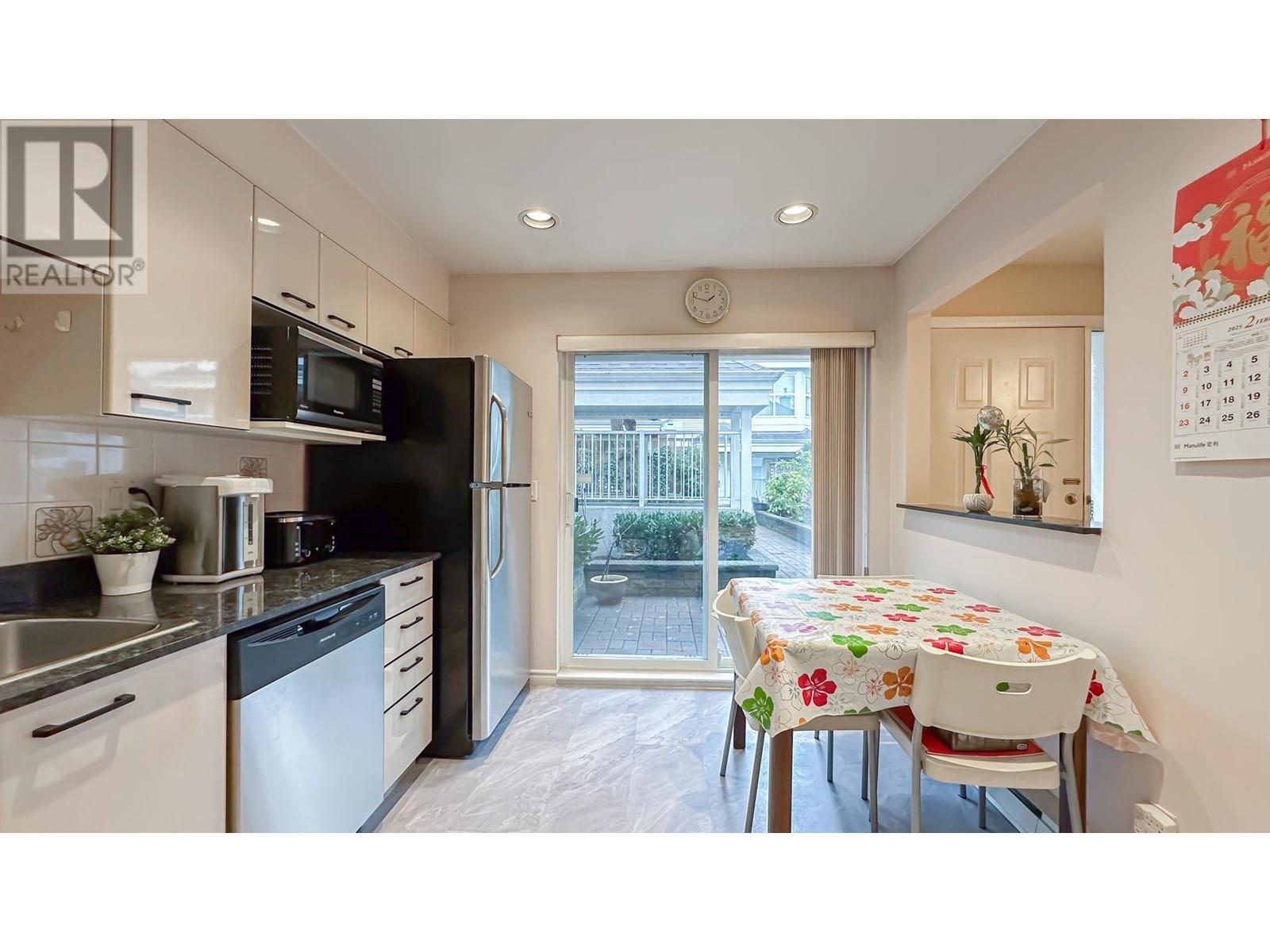 Listing Picture 9 of 33 : 2 7170 ANTRIM AVENUE, Burnaby / 本拿比 - 魯藝地產 Yvonne Lu Group - MLS Medallion Club Member