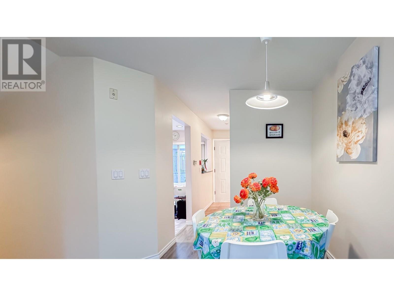 Listing Picture 12 of 33 : 2 7170 ANTRIM AVENUE, Burnaby / 本拿比 - 魯藝地產 Yvonne Lu Group - MLS Medallion Club Member