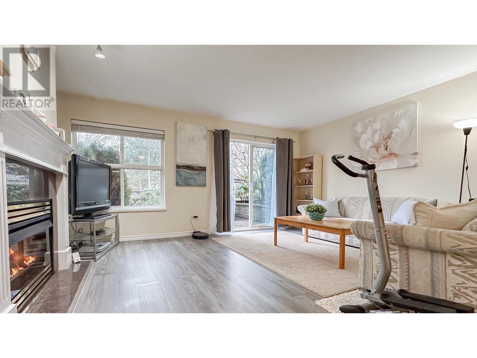 Listing Picture 4 of 33 : 2 7170 ANTRIM AVENUE, Burnaby / 本拿比 - 魯藝地產 Yvonne Lu Group - MLS Medallion Club Member
